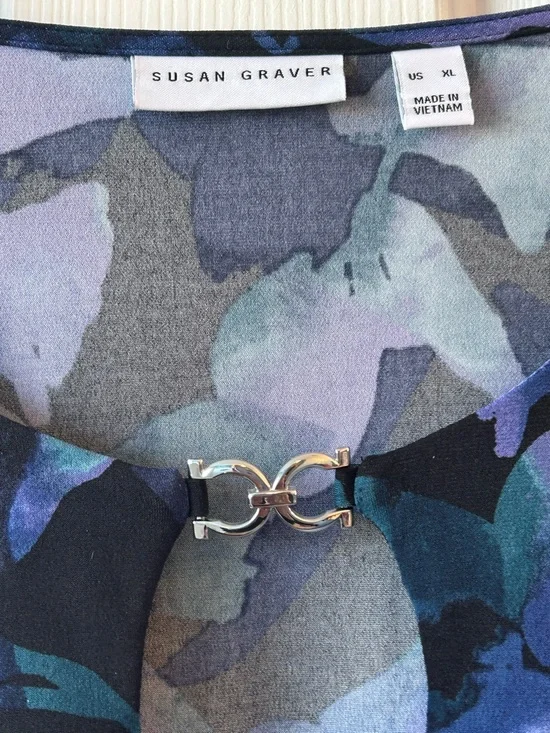 Susan Graver Navy Floral Keyhole Top with Silver Ring - Picture 2 of 2